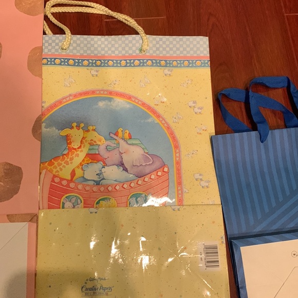 3 hallmark gift bags - Picture 9 of 14